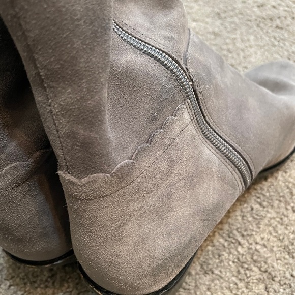 **Vionic Boots** - Picture 2 of 9